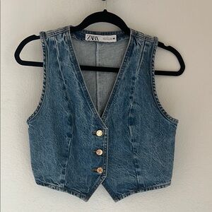Zara Cropped Denim Vest in size S